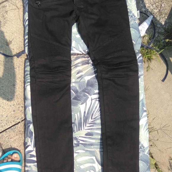 Balmain - Picture 6 of 6